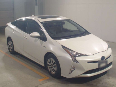 2015 Toyota Prius ZVW51[2]