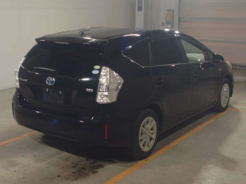 2014 Toyota Prius alpha ZVW41W[1]