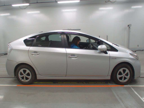 2012 Toyota Prius ZVW30[2]