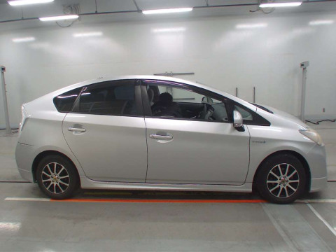 2010 Toyota Prius ZVW30[2]