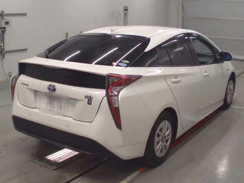 2017 Toyota Prius ZVW50[1]