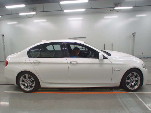 2011 BMW 5 Series FR30[2]