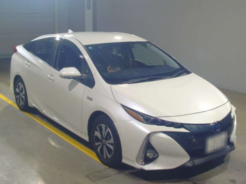 2019 Toyota Prius PHV ZVW52[2]