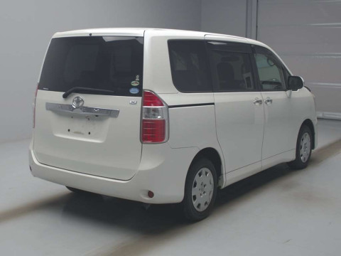 2009 Toyota Noah ZRR70G[1]