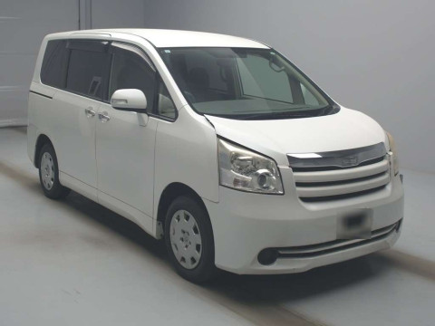 2009 Toyota Noah ZRR70G[2]