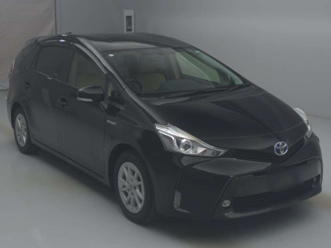 2015 Toyota Prius alpha ZVW41W[2]