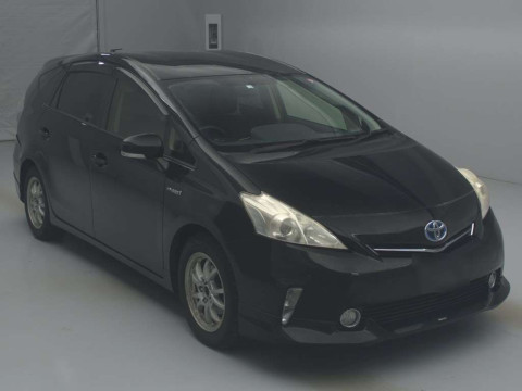 2012 Toyota Prius alpha ZVW41W[2]