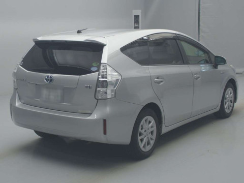 2012 Toyota Prius alpha ZVW41W[1]