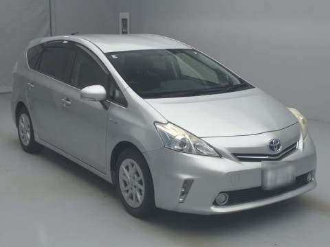 2012 Toyota Prius alpha ZVW41W[2]