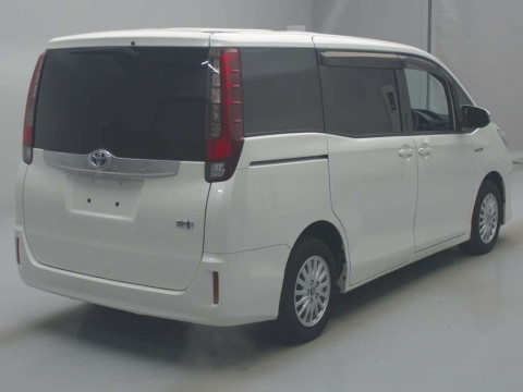 2014 Toyota Noah ZWR80G[1]