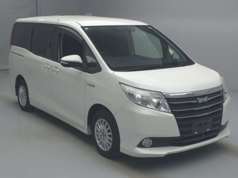 2014 Toyota Noah ZWR80G[2]