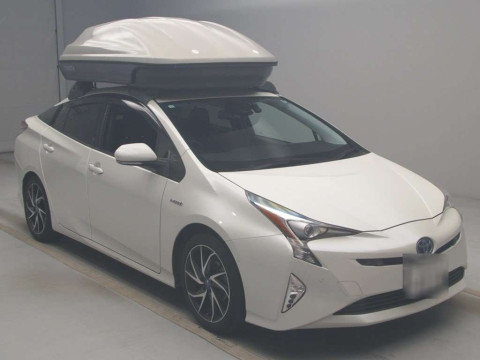 2016 Toyota Prius ZVW55[2]