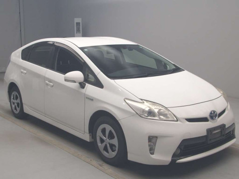 2013 Toyota Prius ZVW30[2]