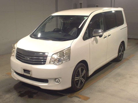 2011 Toyota Noah ZRR70G[0]