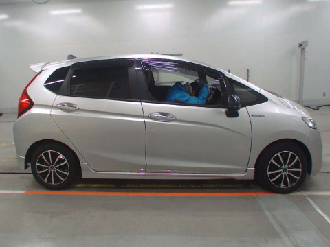 2013 Honda Fit Hybrid GP5[2]