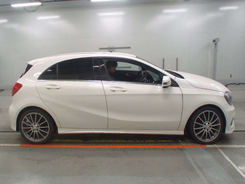 2014 Mercedes Benz A-Class 176042[2]