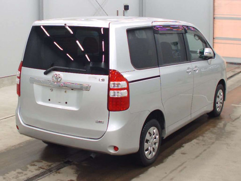 2010 Toyota Noah ZRR75G[1]