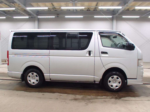 2010 Toyota Hiace Van KDH206V[2]