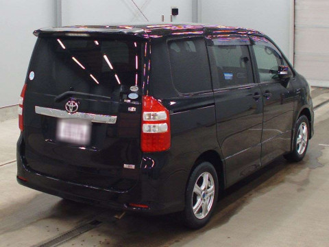 2010 Toyota Noah ZRR75W[1]