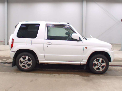 2010 Mitsubishi Pajero Mini H58A[2]