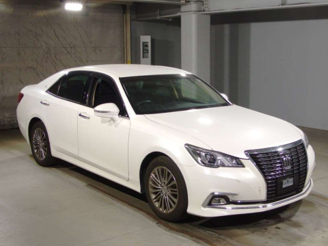 2015 Toyota Crown GRS210[2]