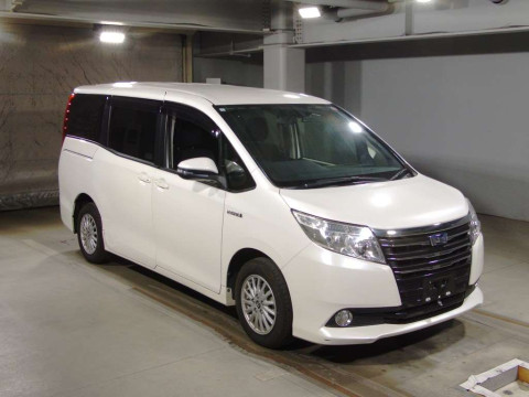 2014 Toyota Noah ZWR80G[2]