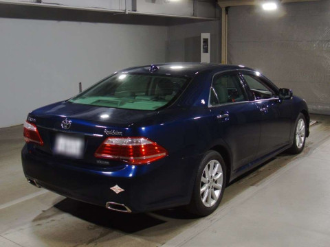 2010 Toyota Crown GRS202[1]