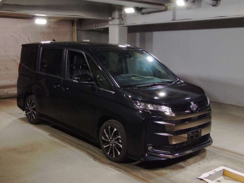 2022 Toyota Noah MZRA90W[2]