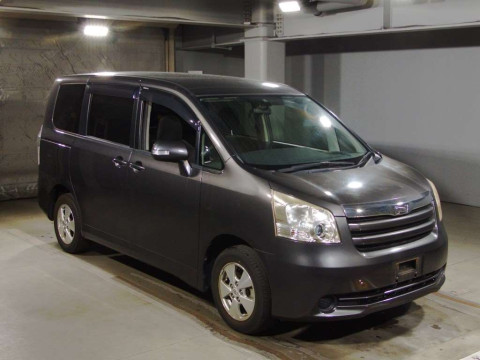 2008 Toyota Noah ZRR70G[2]