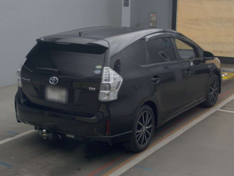 2013 Toyota Prius alpha ZVW41W[1]