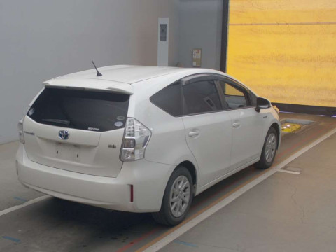 2011 Toyota Prius alpha ZVW41W[1]