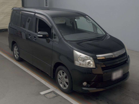 2008 Toyota Noah ZRR70W[2]