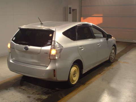 2012 Toyota Prius alpha ZVW41W[1]