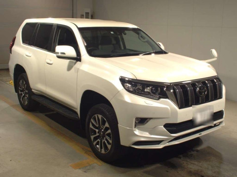 2022 Toyota Land Cruiser Prado TRJ150W[2]