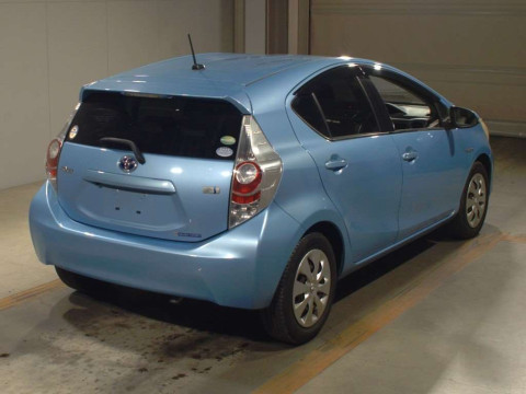 2012 Toyota Aqua NHP10[1]