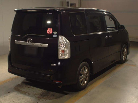 2011 Toyota Voxy ZRR70W[1]