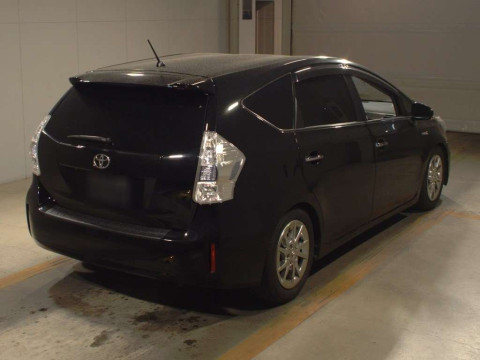 2014 Toyota Prius alpha ZVW40W[1]