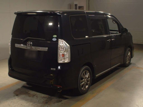 2013 Toyota Voxy ZRR70W[1]