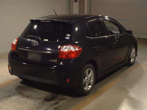 2010 Toyota Auris NZE151H[1]