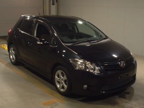 2010 Toyota Auris NZE151H[2]