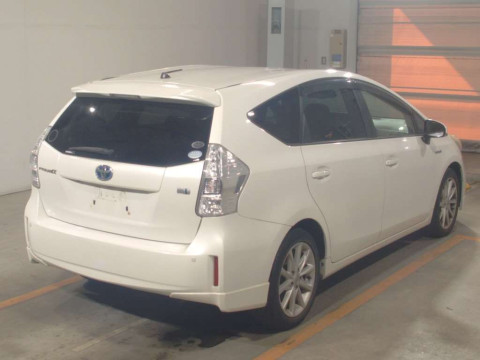 2012 Toyota Prius alpha ZVW41W[1]