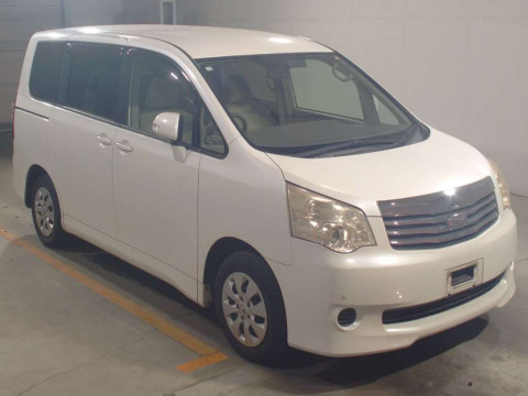 2010 Toyota Noah ZRR70G[2]