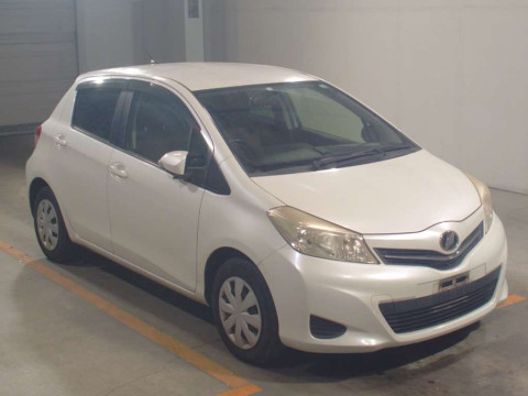 2011 Toyota Vitz NSP130[2]