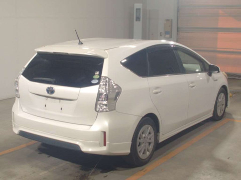 2013 Toyota Prius alpha ZVW41W[1]