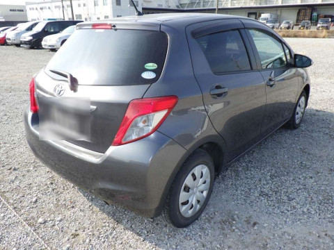 2013 Toyota Vitz NSP130[1]