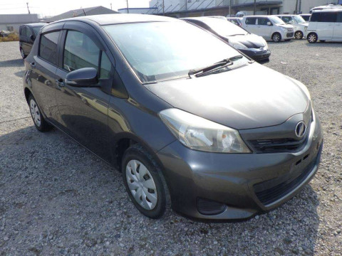 2013 Toyota Vitz NSP130[2]