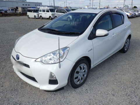 2013 Toyota Aqua NHP10[0]