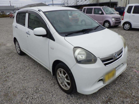 2012 Daihatsu Mira es LA300S[2]