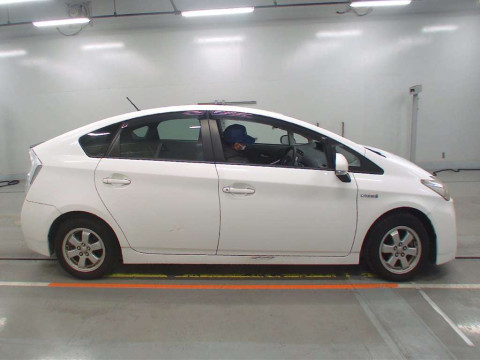 2010 Toyota Prius ZVW30[2]