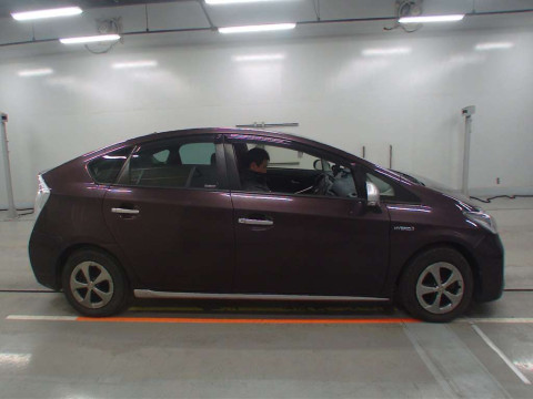 2014 Toyota Prius ZVW30[2]